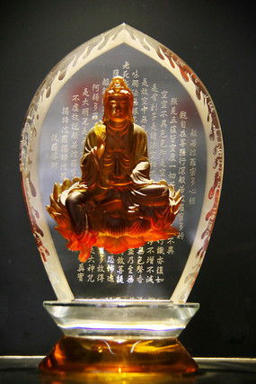 光與影的凝萃 玻璃工藝品的設(shè)計(jì)與文化藝術(shù)策劃